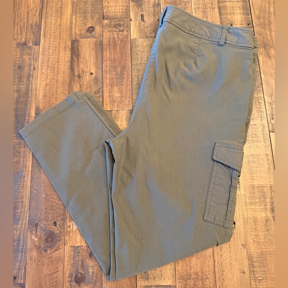 Fashion Bug Women’s Olive Green Cargo Pants Like New